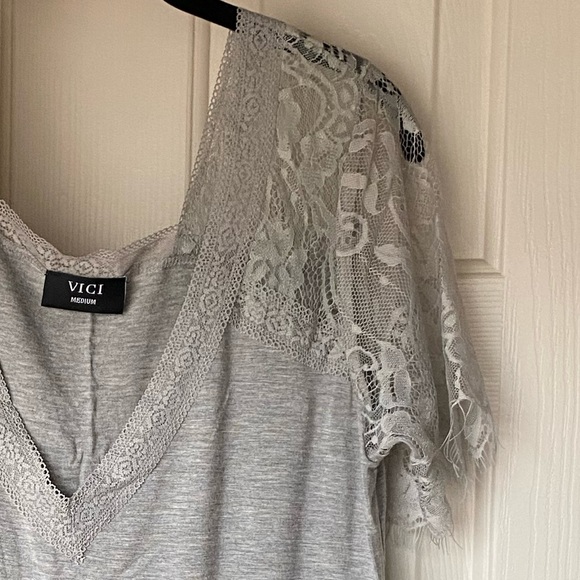 🆕 VICI Lace Blouse - Picture 2 of 2